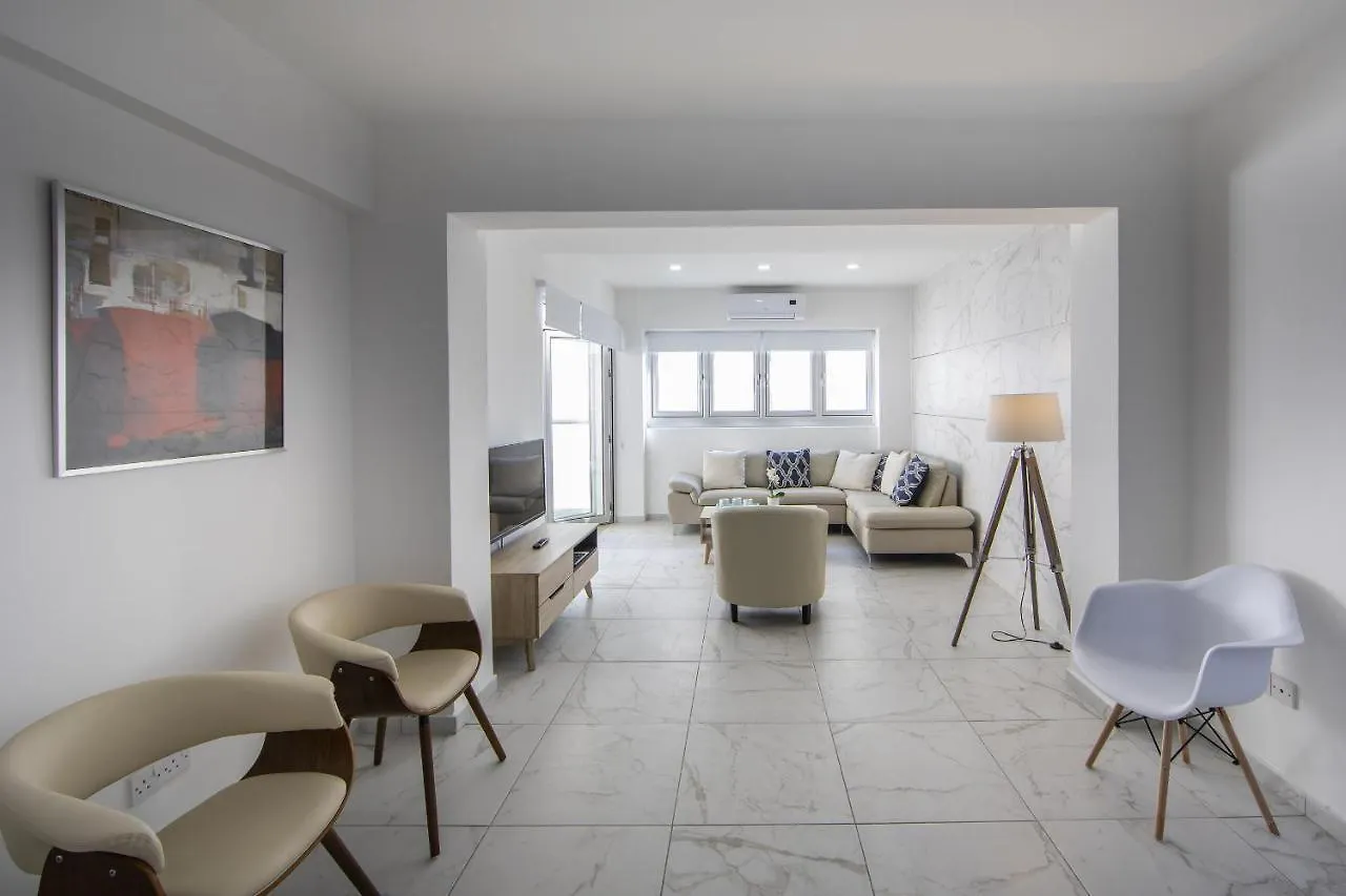 Larnaca Finikoudes Suite