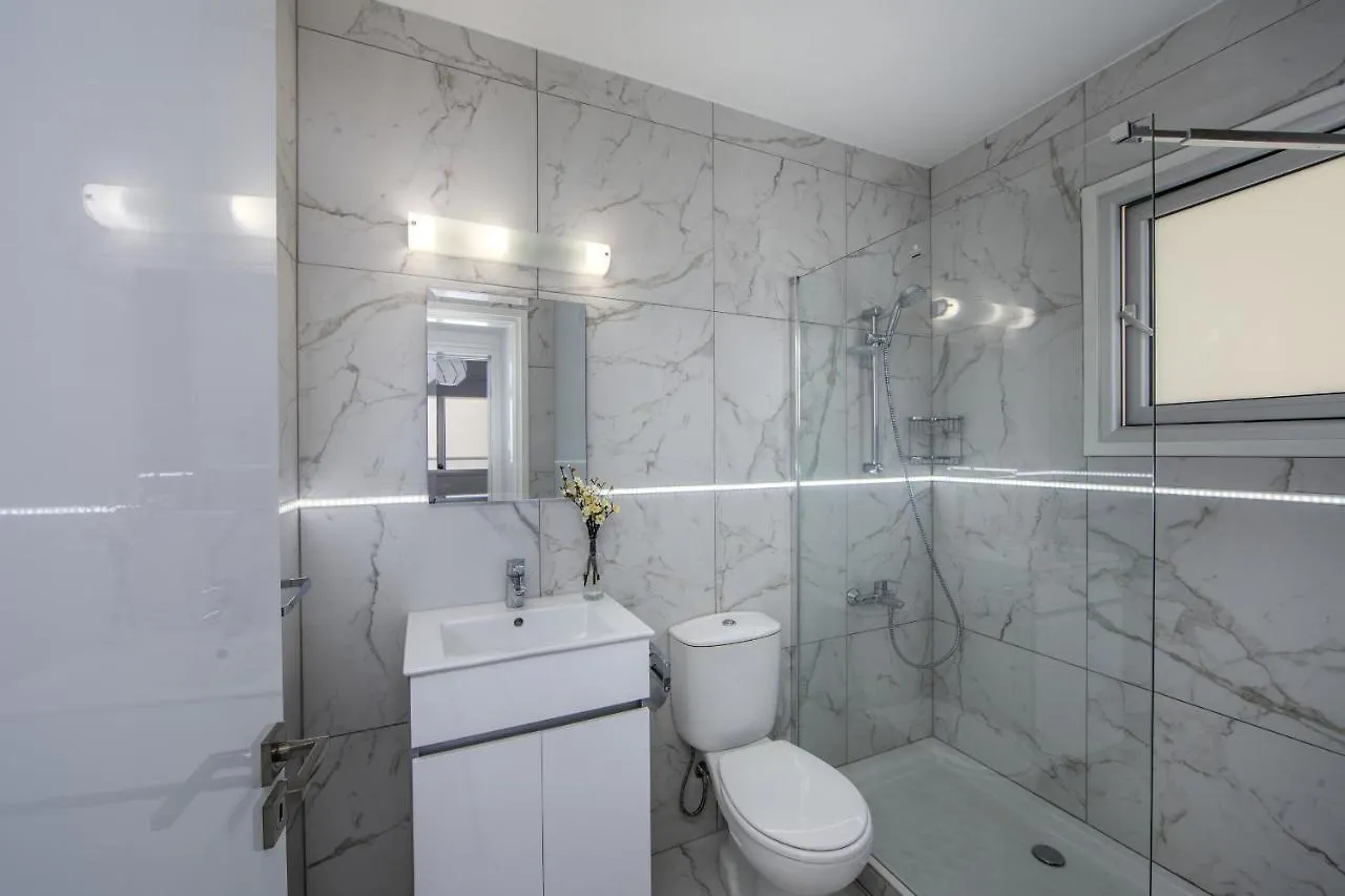 Larnaca Finikoudes Suite